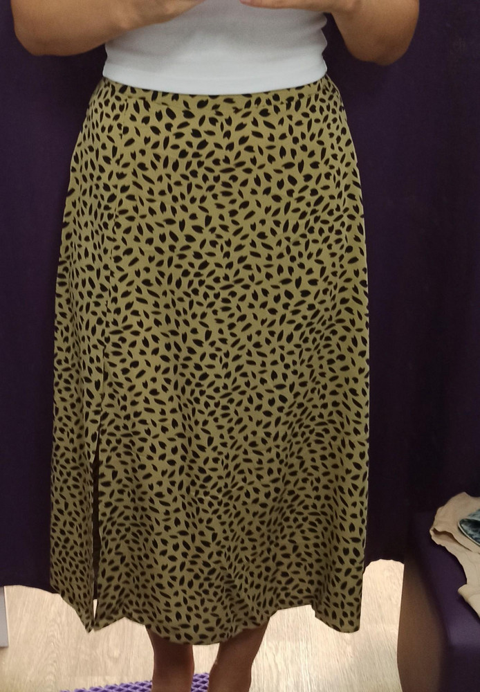 Хорошая юбка. На 48 низ взяла хл и отлично плюс резинка сзади позволит расширяться 😁 лёгкая, летняя