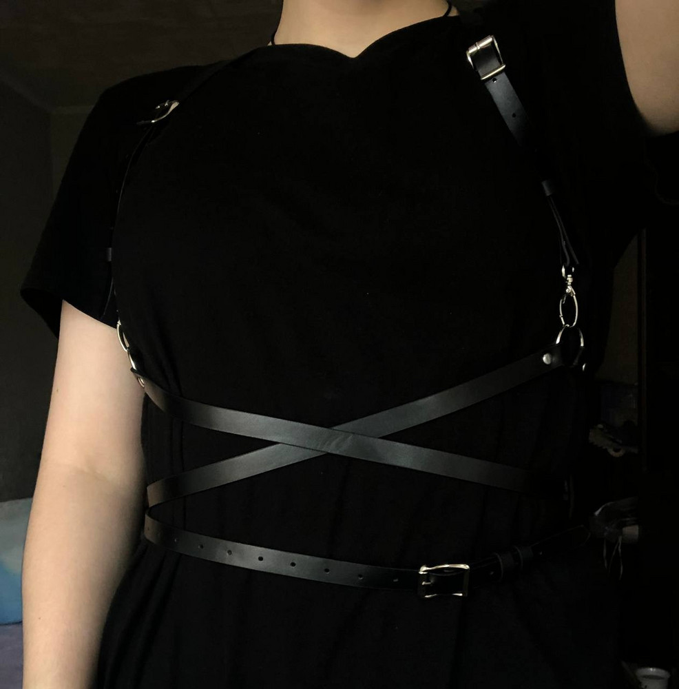 портупея пришла через 2 дня, все отлично, все цело, цена соответсвует качеству, рекомендую к покупке, очень красиво смотрится и легко отрегулировать.