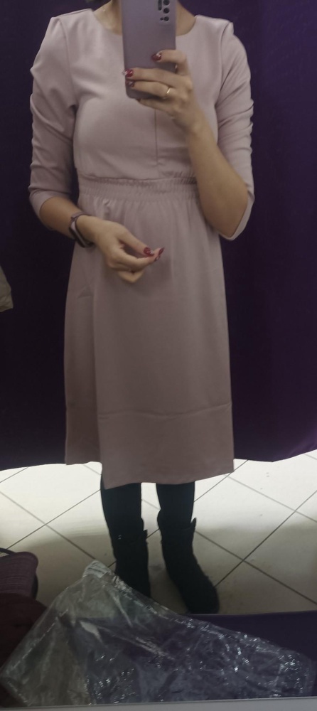 Заказала 42, соответствует размеру. Длина на рост 163 см ниже колена, с растущим животом станет короче. Ткань приятная, замок исправный. Резинка на талию 70 см не давит под грудью.