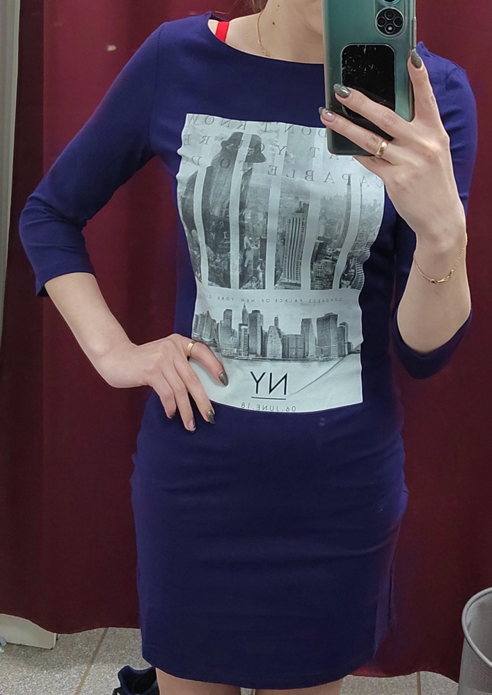 За 165 рублей, качество офигеть😯 ткань очень плотная, швы тоже нормальные, товар на как фото, единственное что не очень понравилось, как село горло, оно очень широкое, и топорщится, ну может это зависит от фигуры