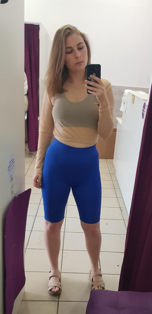 Классный топ, очень удобно в нем на танцах, мне не комфортно в одном топике, а с ним можно и на стадион пойти побегать, нет ощущения что раздетая, куплю еще в другом цвете!