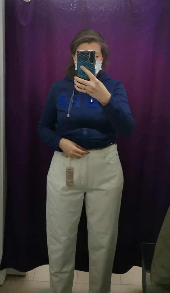 Сами джинсы понравились, плотные, цвет молочный. Обычно мой размер 14, но эти джинсы огромные. Мои параметры 82/108. Джинсы в размере 14REG: ПОТ 43см, ПОБ 58см, длина шагового шва 70см, длина сбоку с поясом 98см.