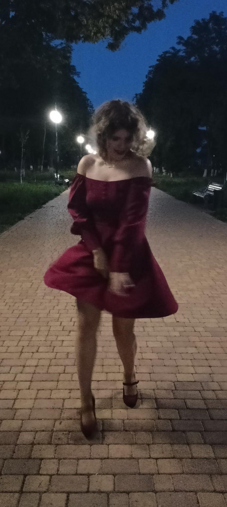 Очень классное платье, молния расстроила, но всё равно взяла