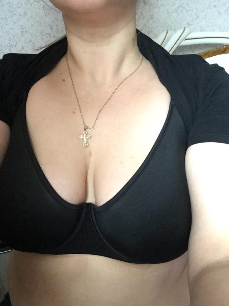 Хороший бюстгальтер, мягкий очень удобный , размер в размер , практически не ощущается , грудь держит хоршо!взяла 95D