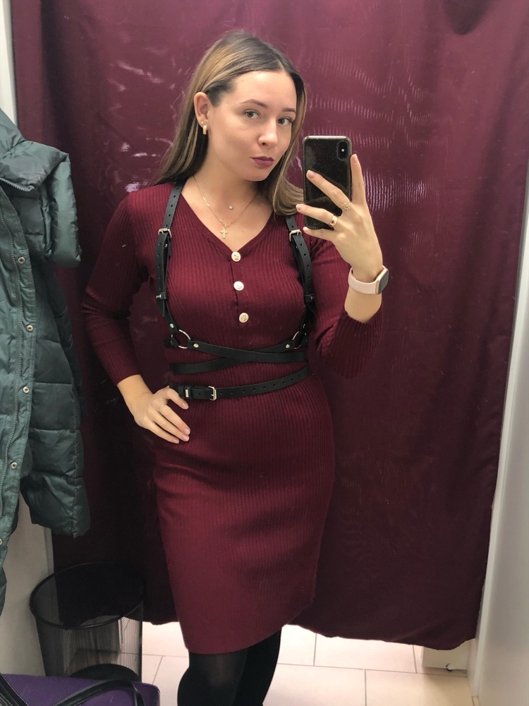 Качество портупеи не плохое. Грубоватая кожа. Но один минус это размер. На мой 44-46 не пошла. Закажу побольше, чтобы нижний ремешок застегивался посередине. 