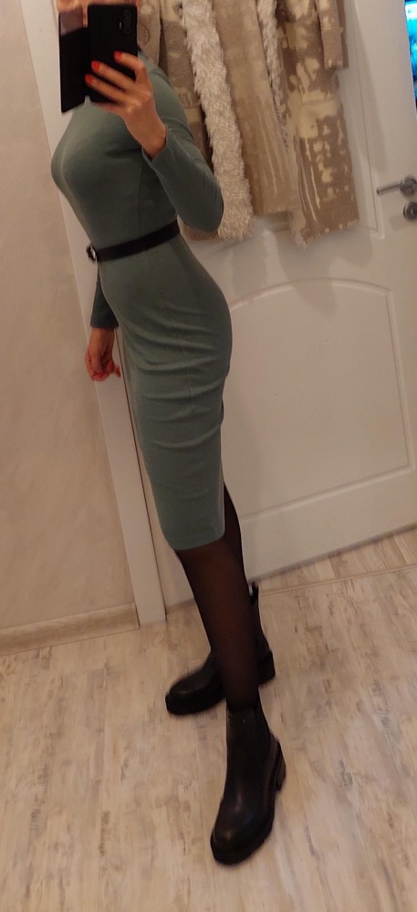 Очень понравилось, должно быть в гардеробе обязательно!!!! Ткань мягкая, приятная, гладкая, не слишком плотная. Платье не утеплённое! (если кто думает иначе). Трикотаж хорошо тянется, поэтому размер дело условное, кто как носит. У меня 163 рост, бедра 93 талия 65, грудь 90, взяла 42, мне понравилось как сидит.