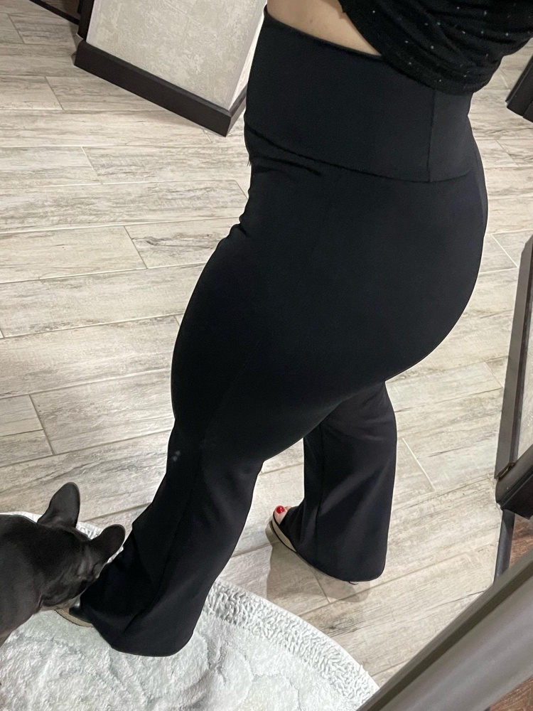 Очень классные брючки,качество хорошее,ткань плотная,доставка пришла даже раньше,хотела именно длинные ,что б одевать с каблуком,единственное заказала M и оказались немного большеваты,перезаказала на S