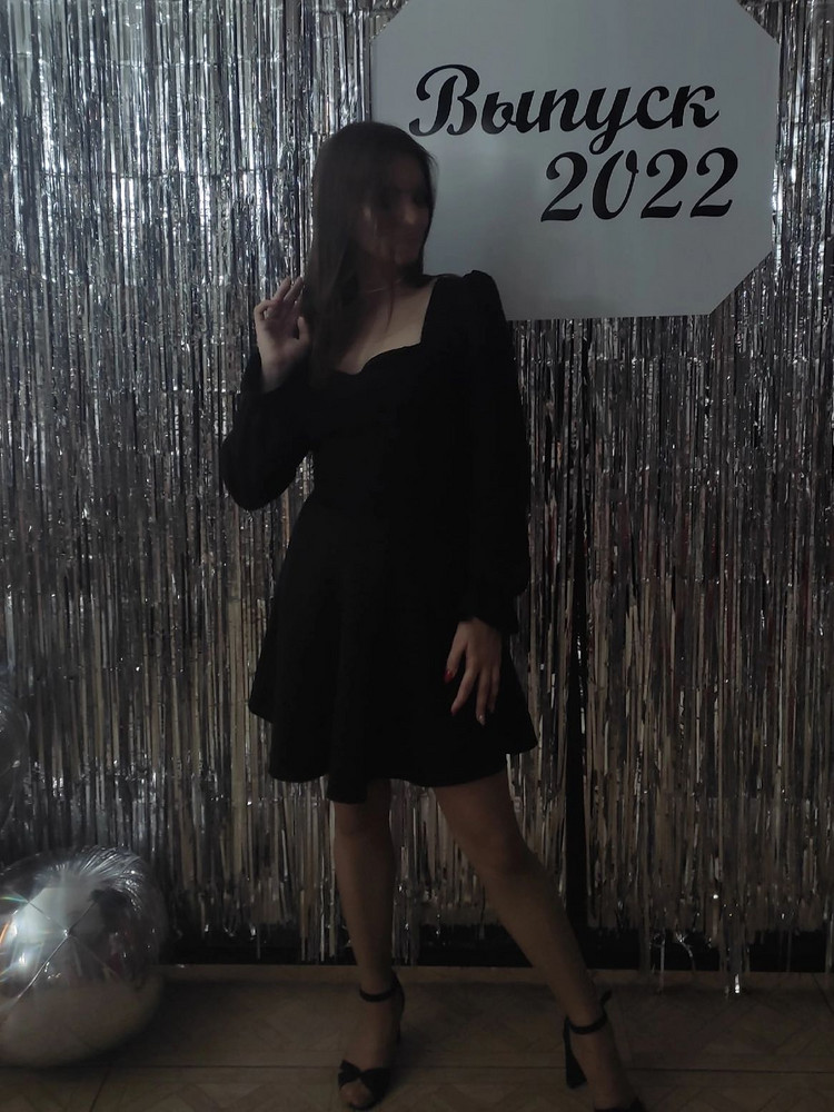 Платье классное👍покупала дочке на выпускной.Она сама выбирала.Осталась довольна😍 качество тоже супер!Тянется.По размеру все подошло отлично.За такую цену платье 🔥