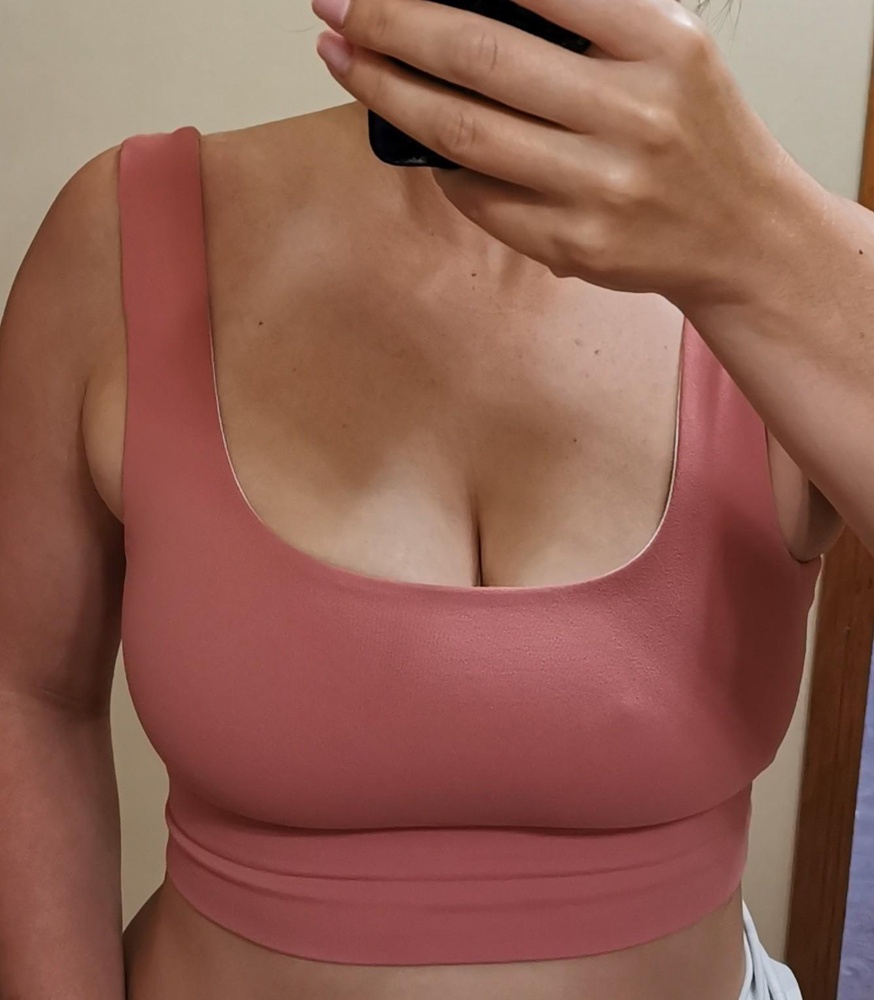 Добавлю фото, на фото видно, что пройма просится повыше