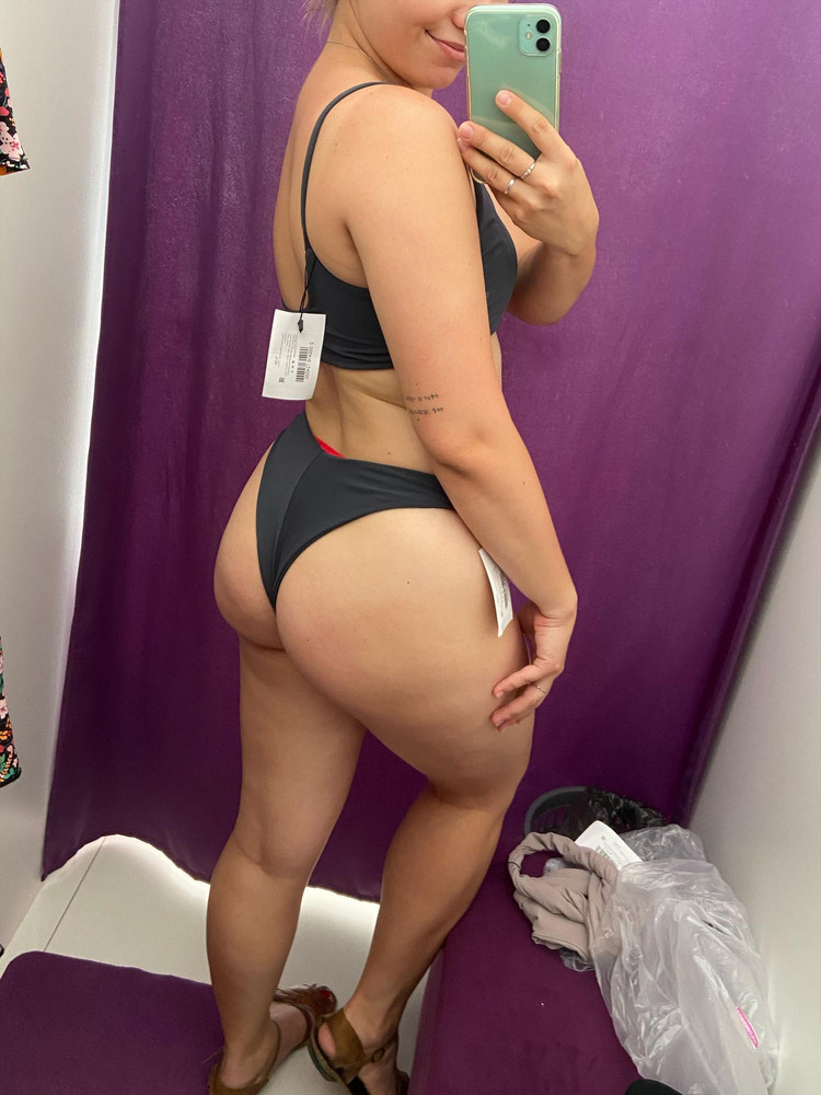 Очень понравился купальник! Заказала оба цвета, больше понравился на фото бежевый. Но по итогу бежевый к моему оттенку кожи абсолютно не подошёл. Взяла графит, и это любовь 😍 однозначно рекомендую 👍🏻