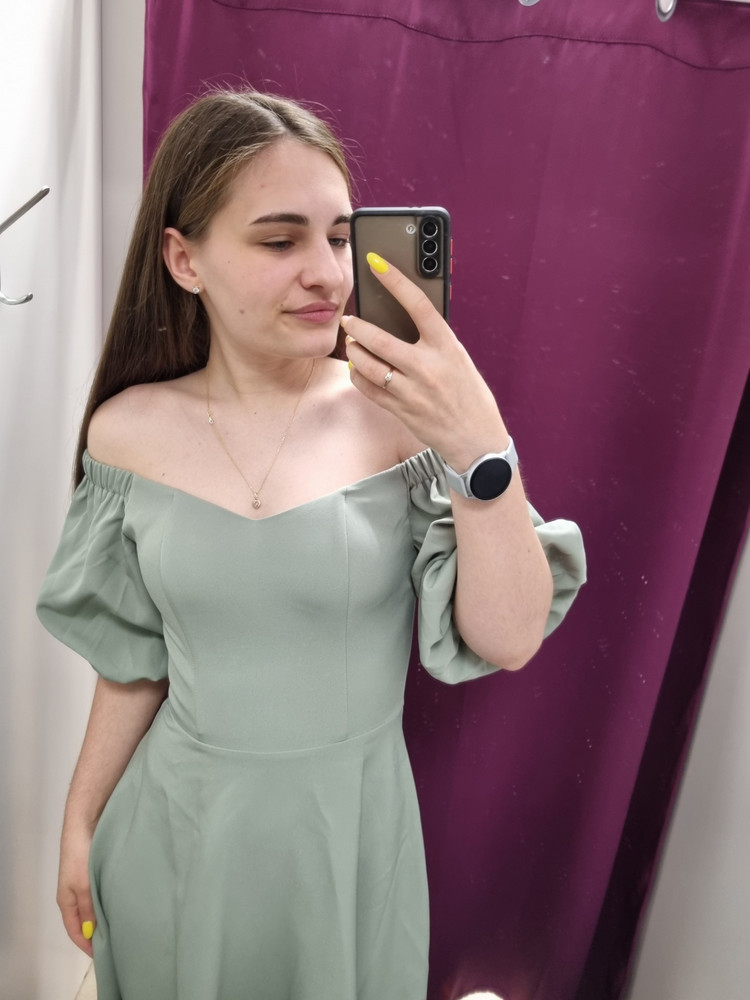 Платье конечно очень крутое. Я довольна. Но размер подобрать сложно) заказывала песочное размера S и оно было идеально, не взяла потому что в тон кожи прям, сливаюсь. Потом было на очереди мокко размера S и вот оно висело на мне и в груди, и в талии. Заказывала хаки размера XS. Видимо фасон так сделан, что на грудь побольше рассчитан😅