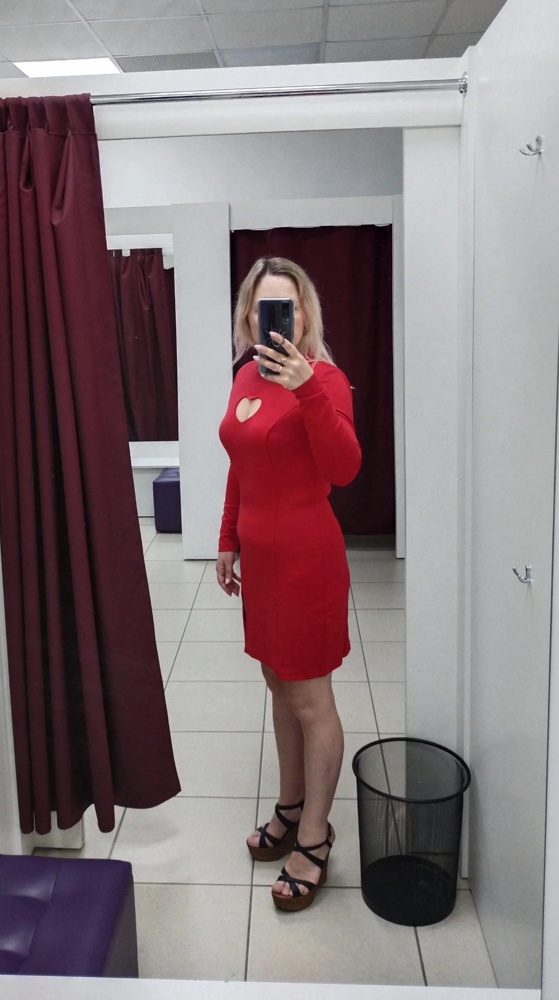 Очень красивое и стильное платье!
Параметры фигуры есть в профиле.