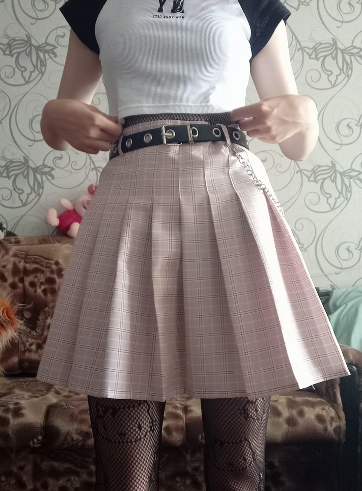 цепочки в комплекте с ремнëм небыло, поэтому повесила свою, честно говоря ремень плохого качества