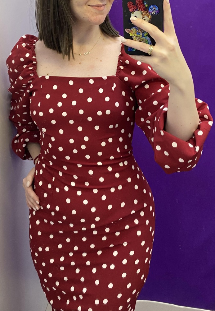 Шикарное платье! Село идеально ! Но перезаказала в цвете беж, красный какой то непонятный 