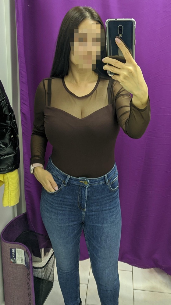 Отличное качество, приятно носить, стройнит как мне показалось. Правда иногда немного царапается застёжкой ( пошив с изнанки отличный, ниток нет, за эту цену подобное качество подарок) надеюсь прослужит долго