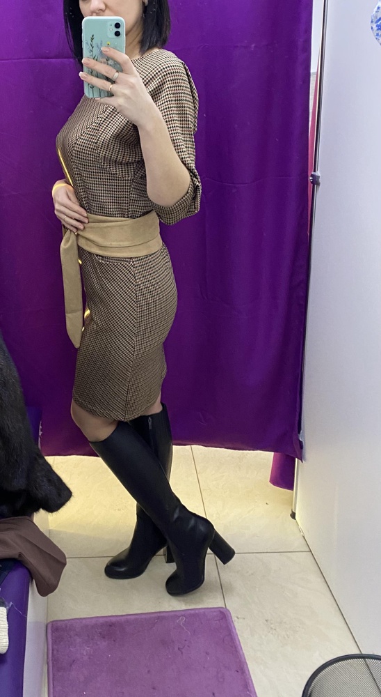 Платье хорошее,идёт в размер