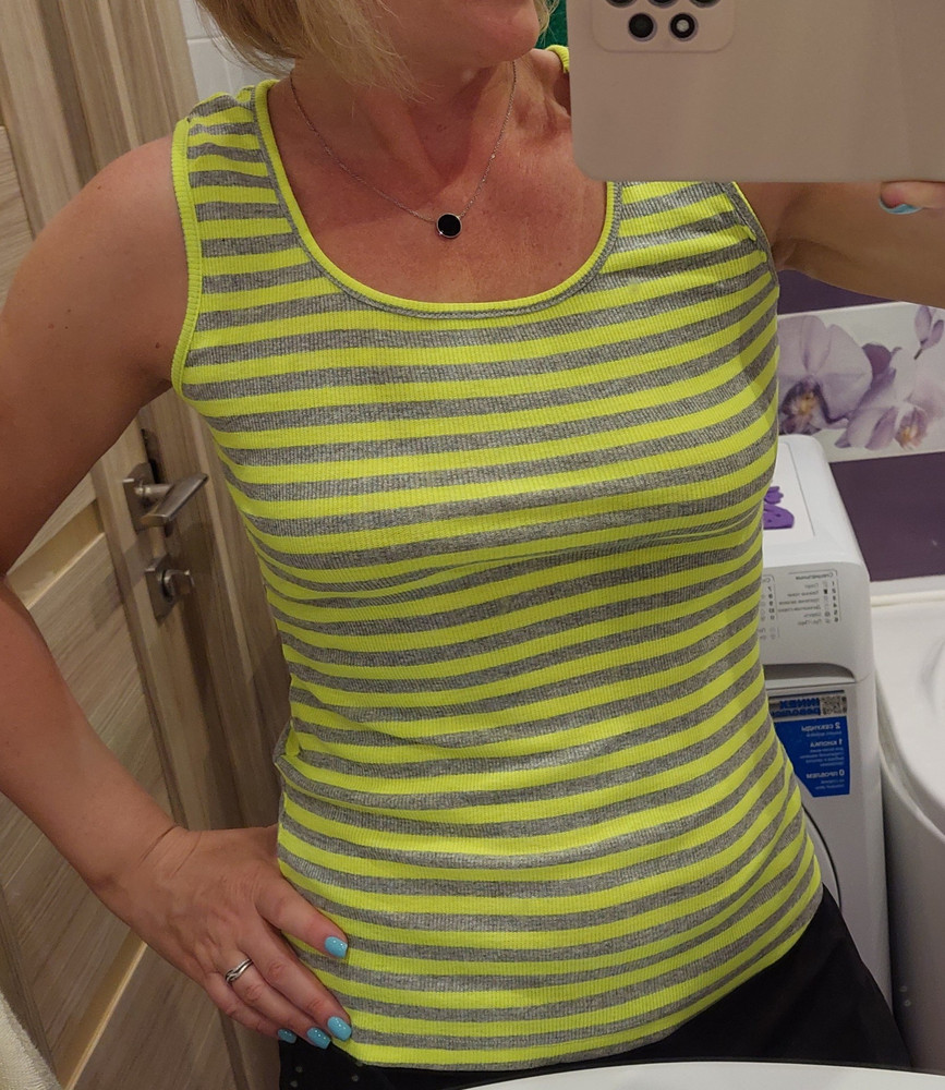 Хорошая маечка.
Взяла на лето, возьму на море )
Люблю яркие вещи!
На свой 46 р подошёл 50 р.
Маломерит.
Сидит комфортно.
Всё нравится!