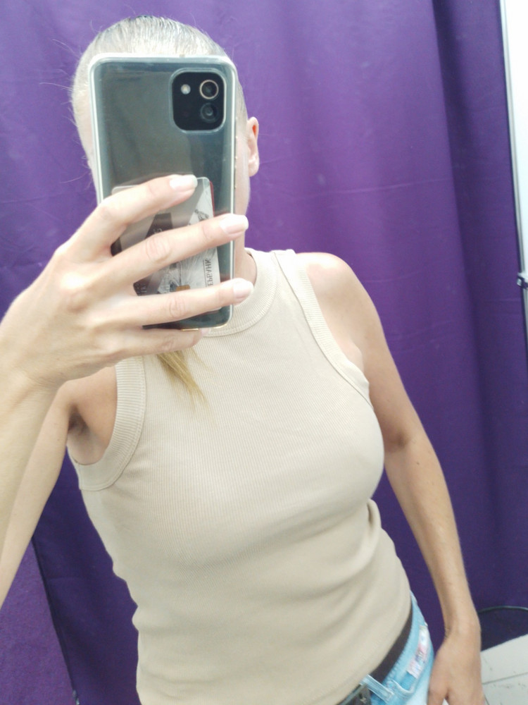 Майка понравилась!
Одну звезду убрала за то что цвет все таки отличается чем на картинке!!!