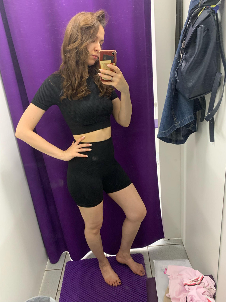 Отличный костюм, беру уже второй, качество за свои деньги хорошее, от стирок не полинял