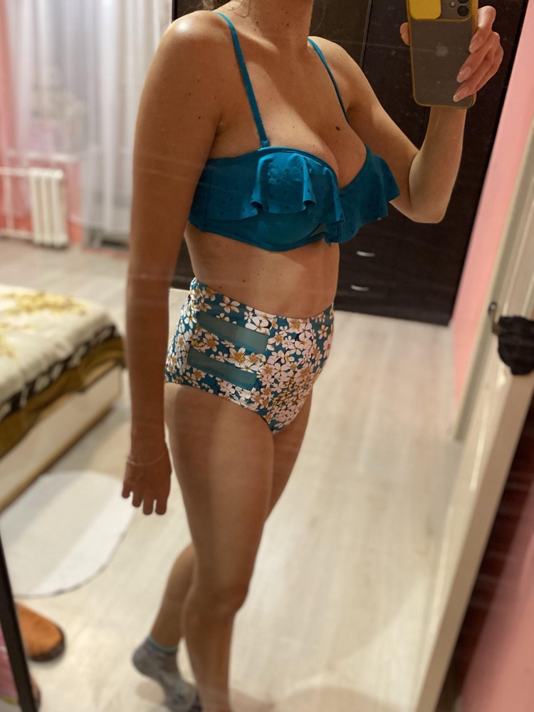 Внешне симпатичный. Верх сидит не плотно как-то на большой груди. Высокие трусики не поняла, смотрятся странно, надо быть прям очень стройной для них видимо :) 