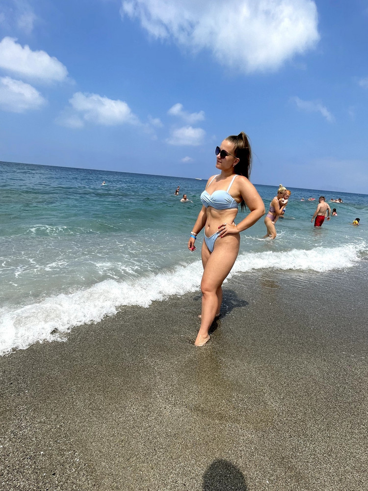 Купальник супер, очень понравился. Сел отлично. Брала размер 44.
Мои параметры: 94/74/105