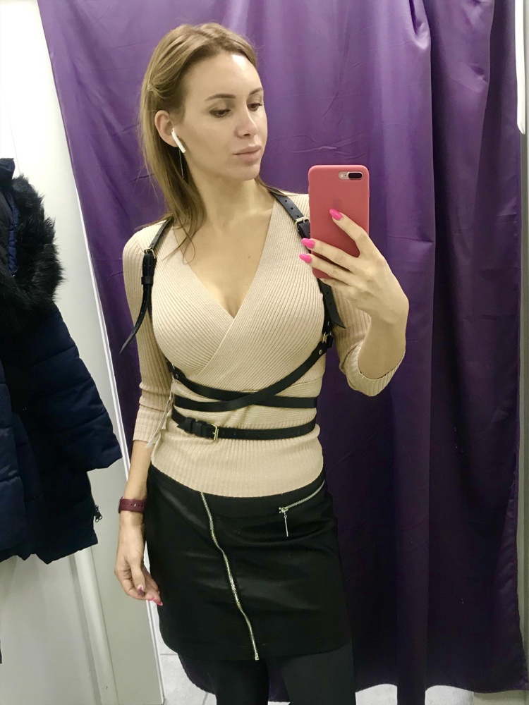 По предыдущим отзывам заказала два соседних размера (36-38 и 40-42). С параметрами 93-64-93 отлично подошёл 40-42. В 36-38 ремень не застегнулся)