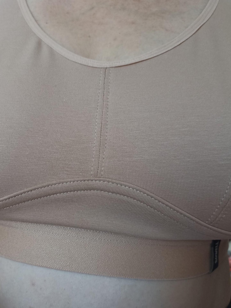 Качество хорошее, не угадала с размером чуть чуть великовата, рекомендую.