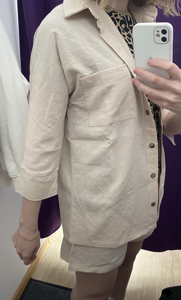 Не обратила внимания, что рукав короткий. Считаю дороговато. Шорты просвечивают, чисто домашний вариант. Шорты на рост 166 короткие.