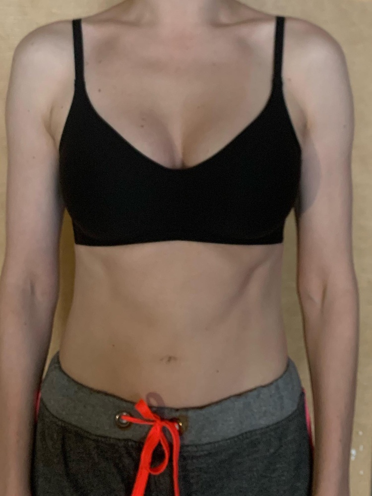 Комфортная модель, жаль, что сверху сплющивает грудь. За жир снизила звезду. Похоже, эта модель подходит девушках с размером груди от 3 и больше. У меня ОГ - 89см