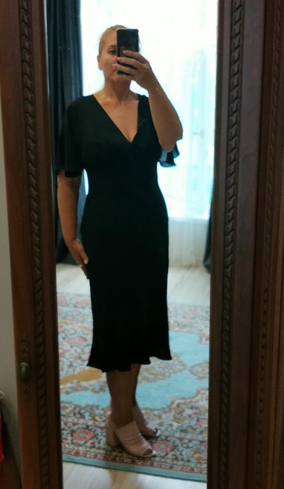 Чудное платье. 102-82-109 50 размер сел отлично. Заказывала и белое, но в нем живот видно, чёрное оставила