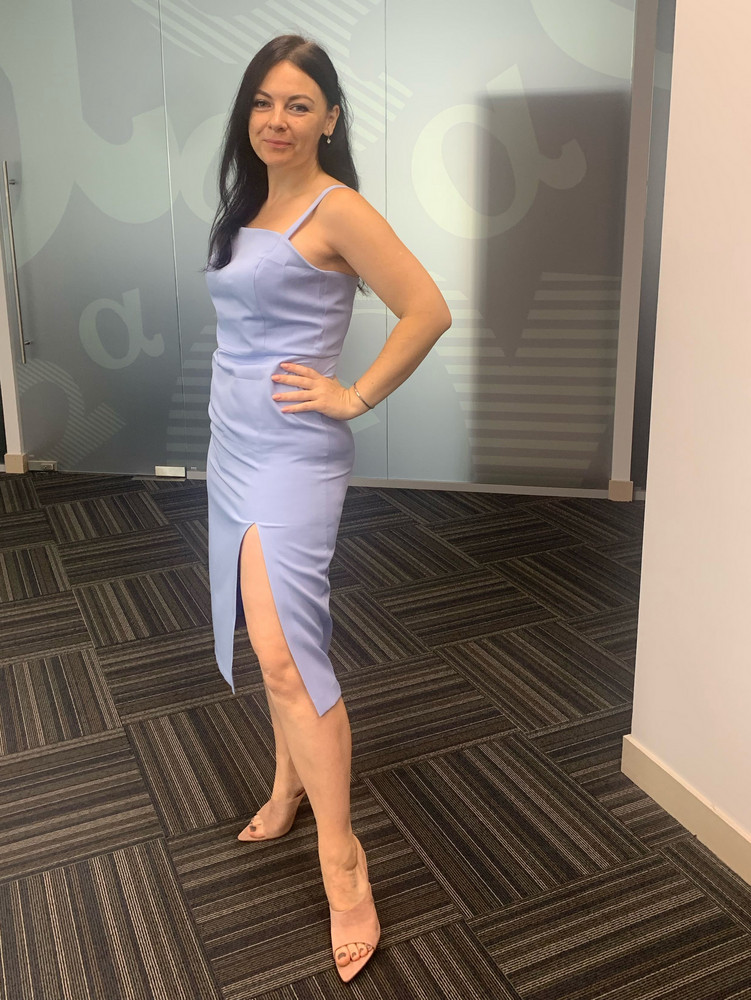 Платье в размер! Село великолепно! Очень женственное и лаконичное.