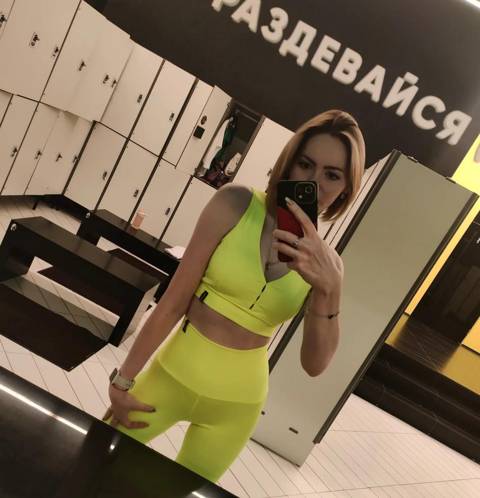 Очень хороший топ, в размер.