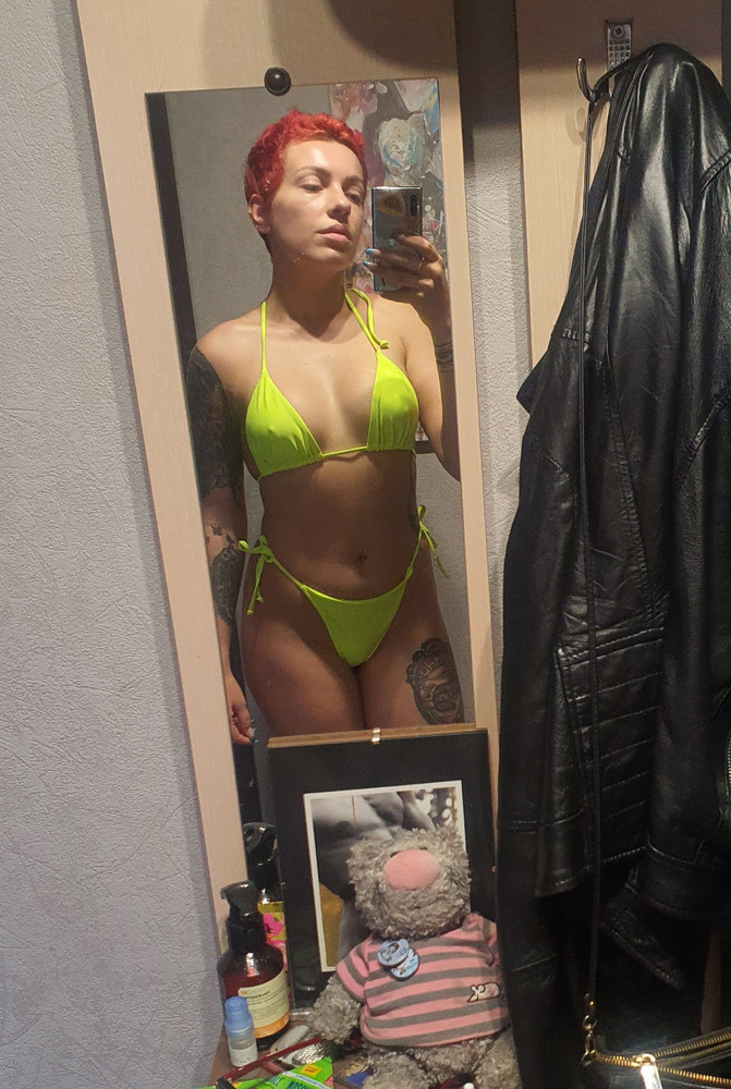 Ооооочень яркий. И сидит идеально. Вкладыши сразу убрала.