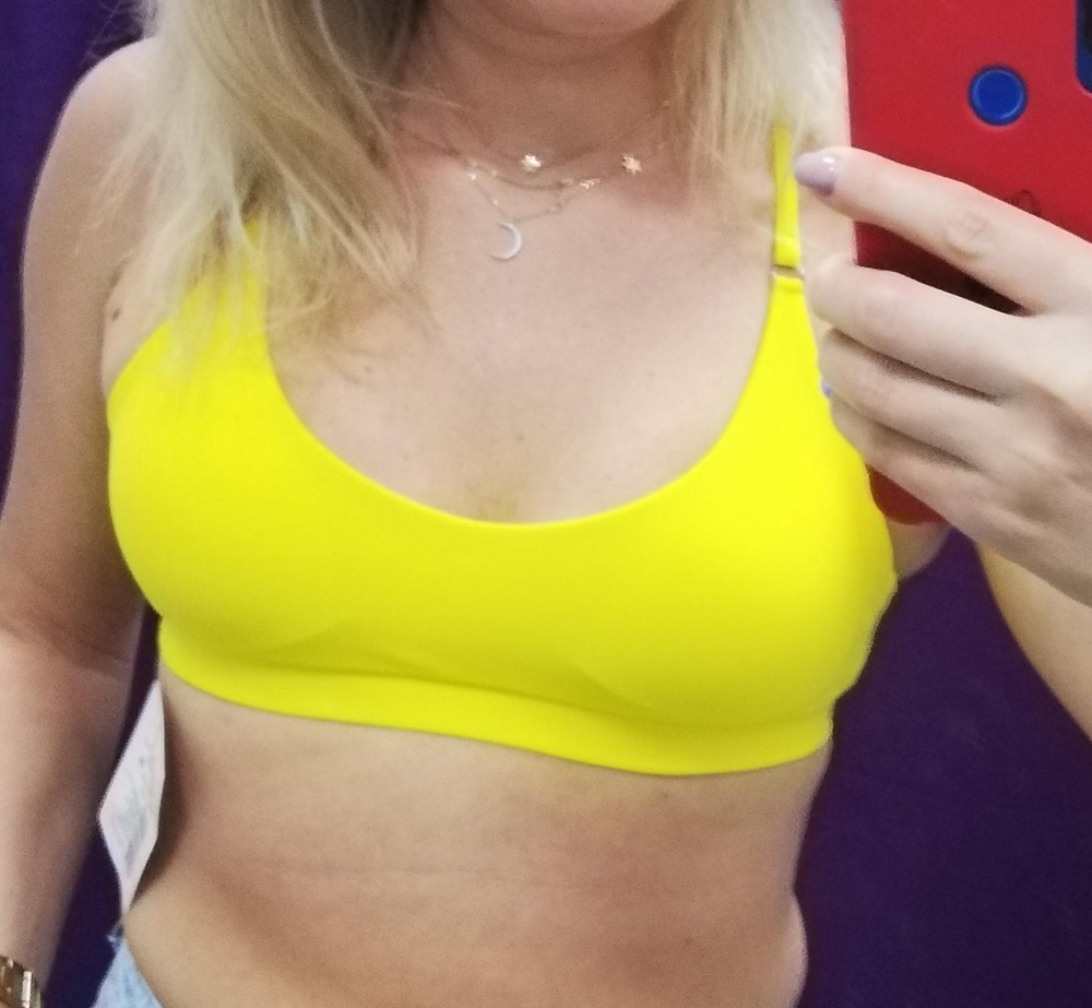 Хороший лиф, но мне не понравилось, что чашки выделяются их видно, может надо размер чуть больше