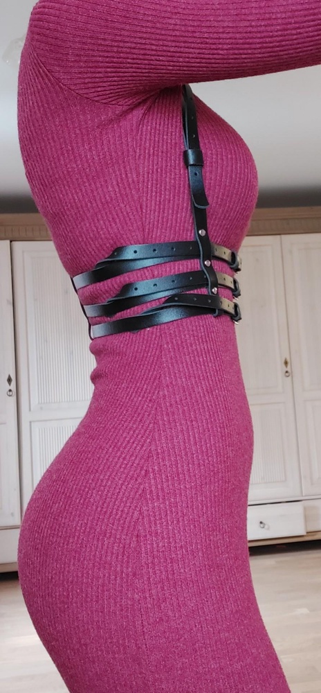 Мне портупея подошла по размеру, но на люди показываться в таком виде как то боязно. Муж чуть не рухнул, когда я к нему так вышла, хотя сам ее, можно сказать, и заказал.