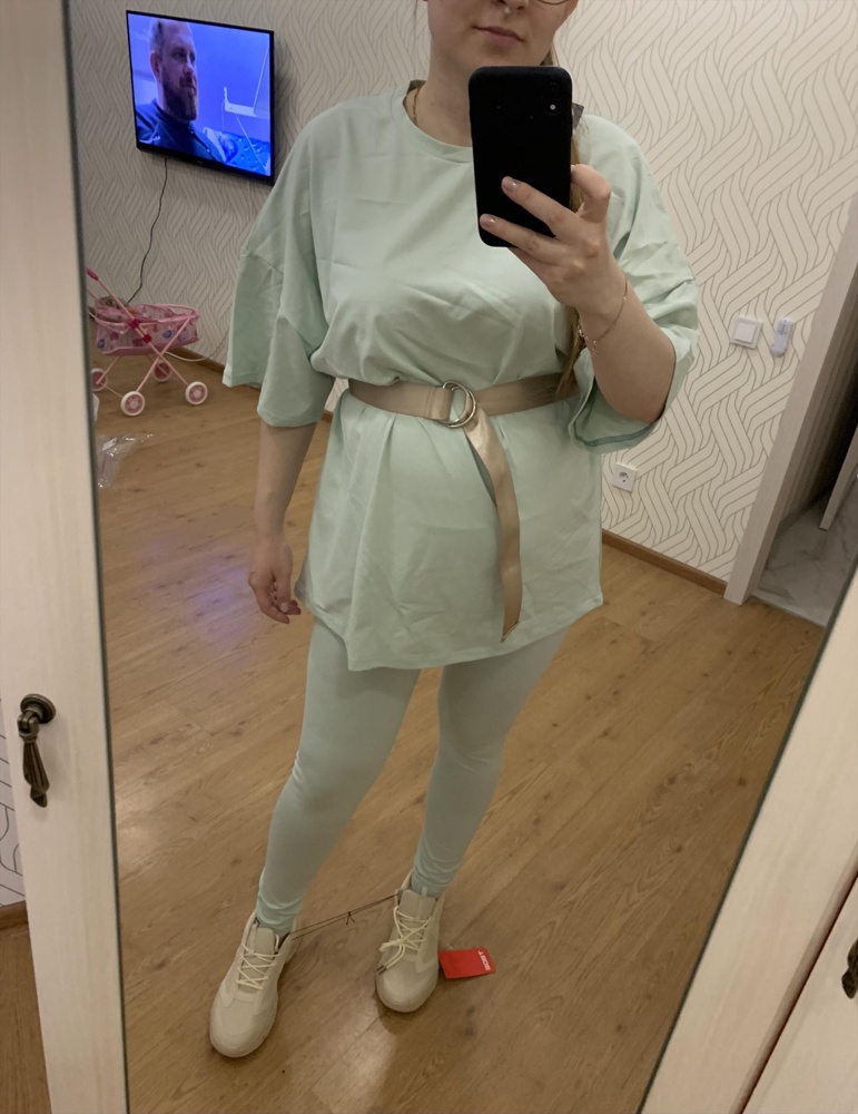 Хороший костюм, взяла носить после родов, но он налез и на 9месяце беременности. 50 размер купила на 48 свой. Материал приятный, лосины просвечивают, под футболкой не видно, носить только с удлиненным верхом