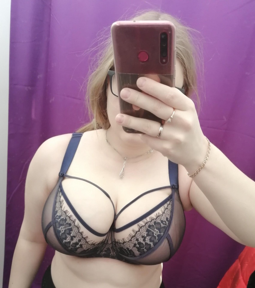 Для моей большой груди, ничего не собрало в кучу. Так ещё и на груди сидит не красиво. Плюс такая цена, для такого качества не допустим. Отказ.