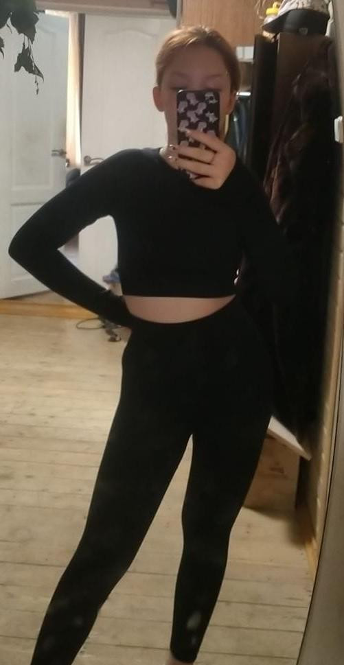 Хороший костюм. Ткань полотна живот утягивает цвет насыщенный. Всем советую купить 🔥🔥🔥🔥