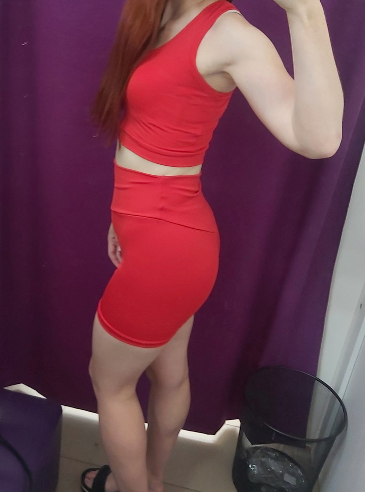 Плотные, не просвечивают, взяла на размер больше и не прогадала, очень удобные. 
Цвет не такой яркий как на фото, спокойный .
За такую цену просто прекрасно :)