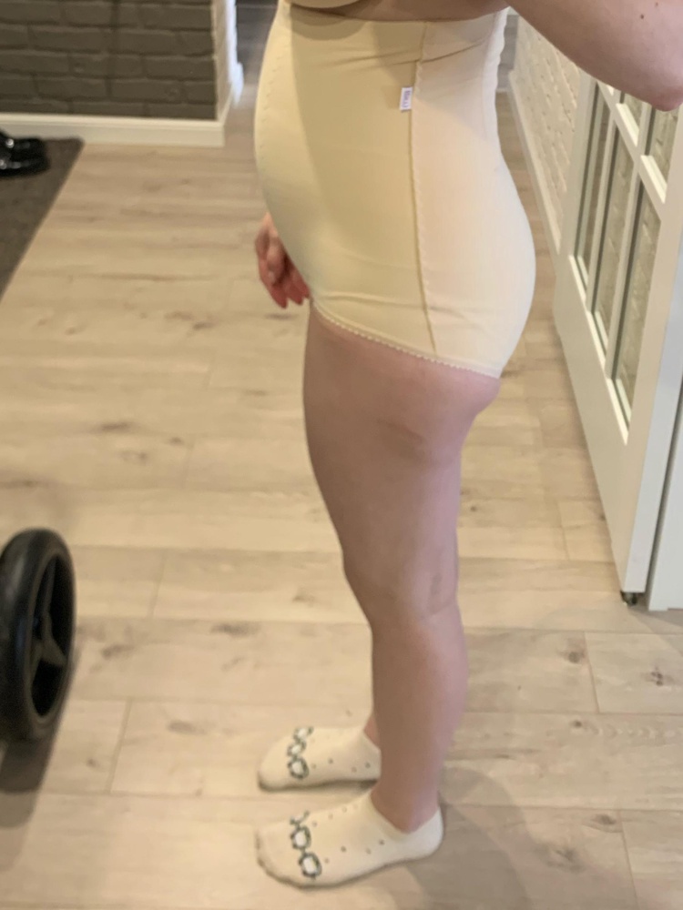 До беременности носила 40-42 размер, через 5 дней после родов вес прилично ушёл и рискнула заказать самый маленький размер. В итоге не ошиблась, тк и сейчас утягивает хорошо и при снижении веса также будет хорошо. Очень комфортно и отлично фиксирует поясницу