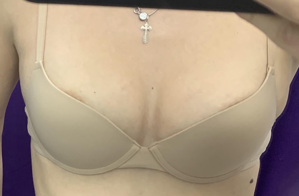 Хороший, но видимо измеряла себя после кормления (на ночь сын ещё сосет (1год8мес), хотя размер уже вернулся на место) и 1-2см потерялись. Объём по спине хорошо, но вот грудь под мышками не влезла((( и темные части пытались вылезти из чашечки