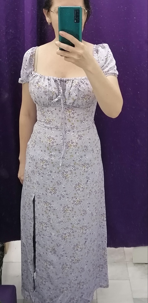 Девочки, ну вы когда мериете новые вещи, пишите свои отзывы, чтобы после вас в холостую не заказывали... Размер 44-46 мне не подошёл, все в сильную обтяжку, и давит резинка рукавов, ношу сама 44, а платье выглядит как 42 размер, ткань тоненькая, приятная, летящая. Отказ по размеру. 