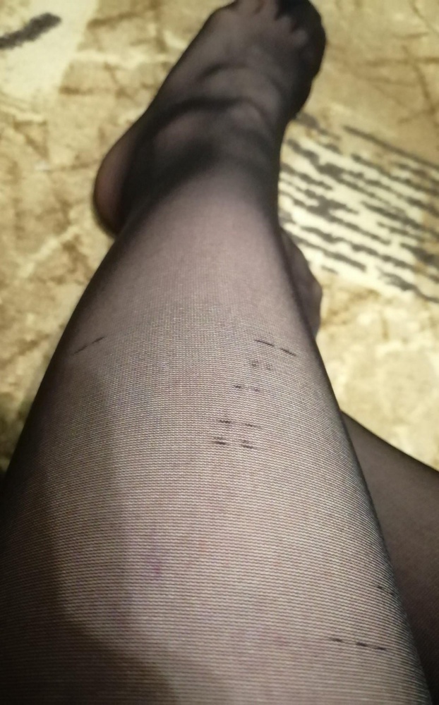 Чулки не плохие, но разочаровывает, причём очень, наличие  зацепок на новом изделии. Портит вид и удовольствие от носки.