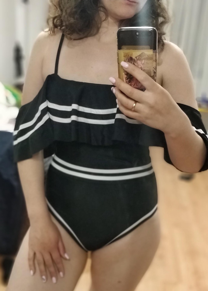 большемерит на один размер, очень понравилось, дефектов нет