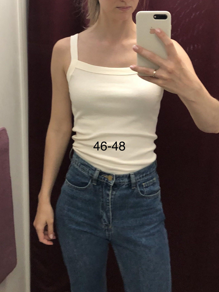 Майки хорошие, но обязательно надо мерить перед покупкой, потому что пошив немного разный. На ОГ 90 ОТ 67 рост 179, ношу обычно 46. Первую я купила кофе с молоком 42-44 села хорошо скрыла лямки лифчика и я ее взяла. Потом заказала белую и молочную 46-48 и молочная села как (кофе с молоком 42-44), а у белой лямки сшиты узко и лямки лифа видно, ее не взяла, у молочной цвет приятный взяла. 