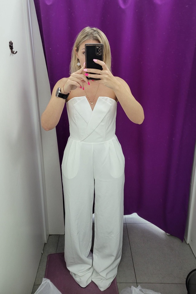 Карманы ужасно просвечивают, лучше без них вообще. На рост 160 длинный, можно подрезать. Для меня слишком широкие штаны, элегантно не смотрятся - на любителя. Корсет хороший, даже на небольшую грудь. Ношу 44, брала М. Отказ.