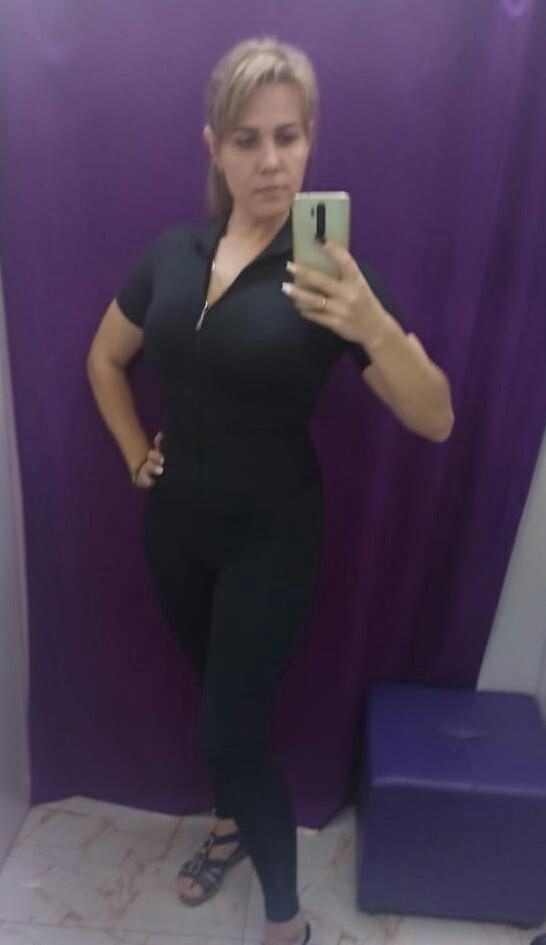 Отличный комбинезон, ткань плотная, не просвечивает, швы хорошо прострочены. Сидит по фигуре просто бомбически, теперь хочется в зал, подтянуть себя.