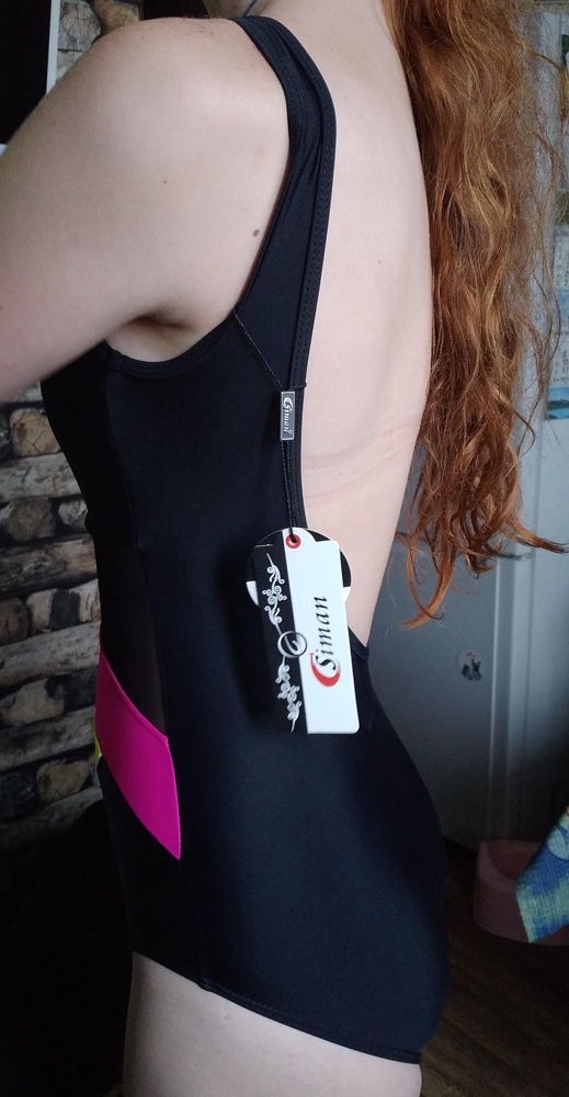 Качество отличное, взяла дочке, 14 лет, 172 см, разм 42. Сел отлично. Боялась, что лямки жать будут, так как пишут, что на более низкий рост купальники, но все подошло идеально. Брака нет. Дочка довольна)