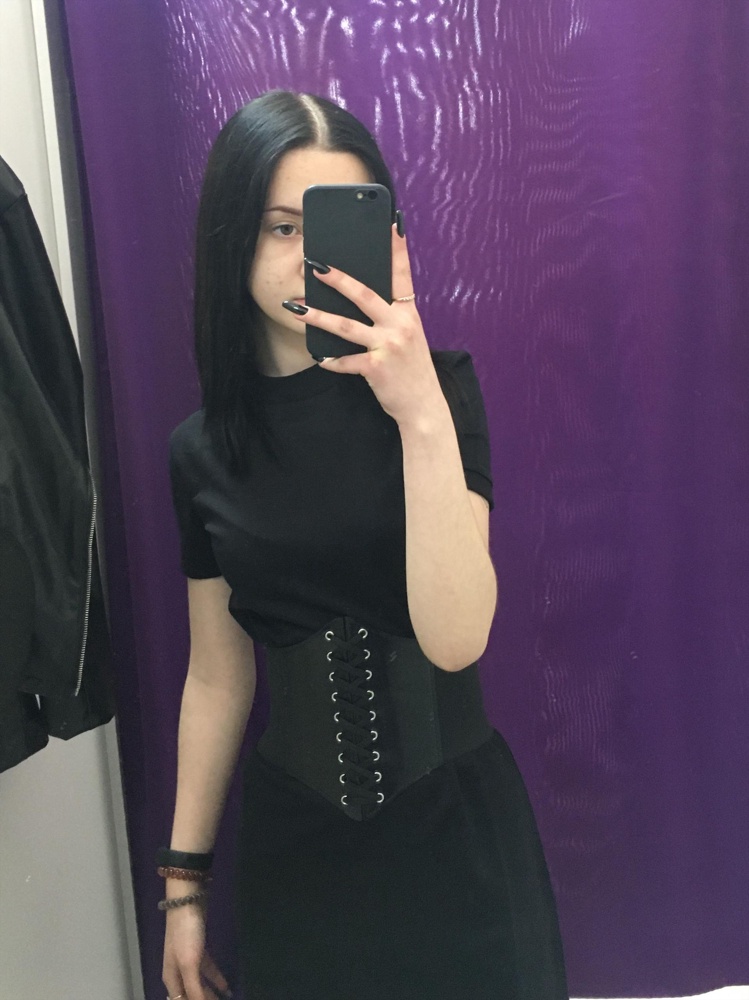 Очень классный корсет, подошёл под все платья, правда немного большеват, но в этом нет проблемы. 