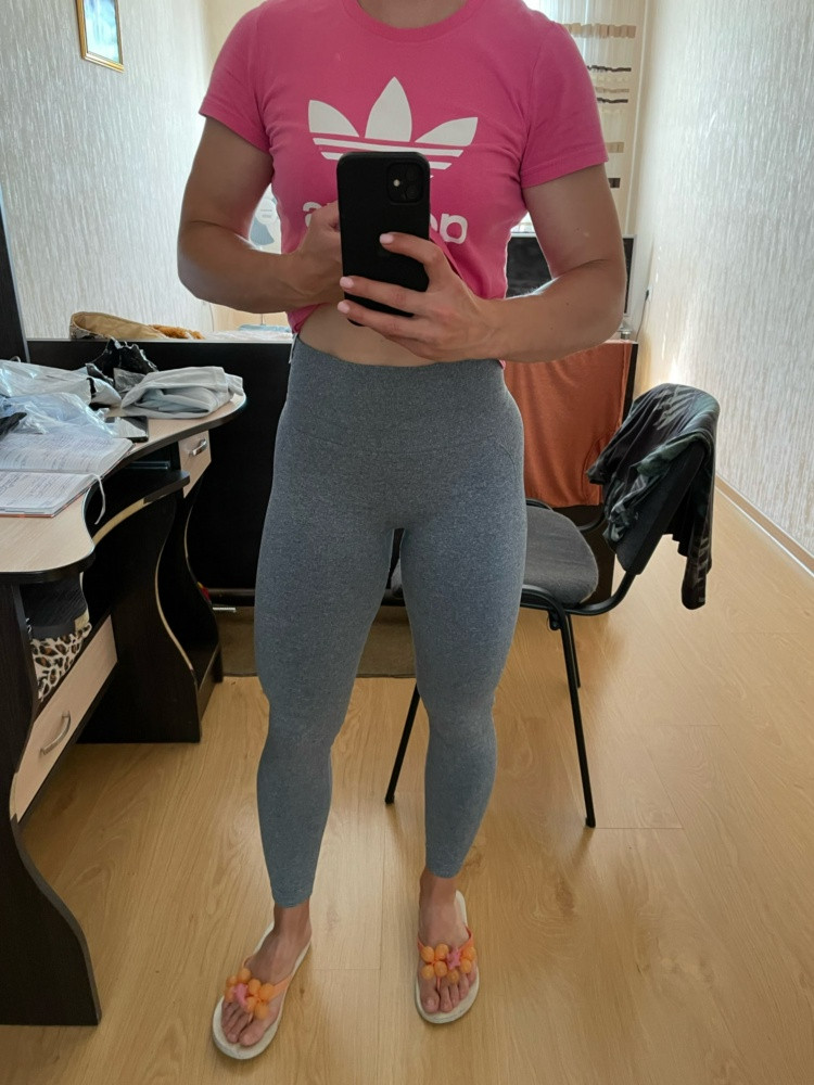 Леггинсы отличные, плотные и очень удобные. Брала s на параметры ОТ 68 и ОБ 98. Сели идеально.